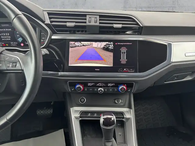 Audi Q3 view 11