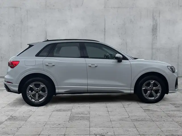 Audi Q3 view 7