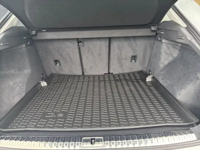 Audi Q3 view 14