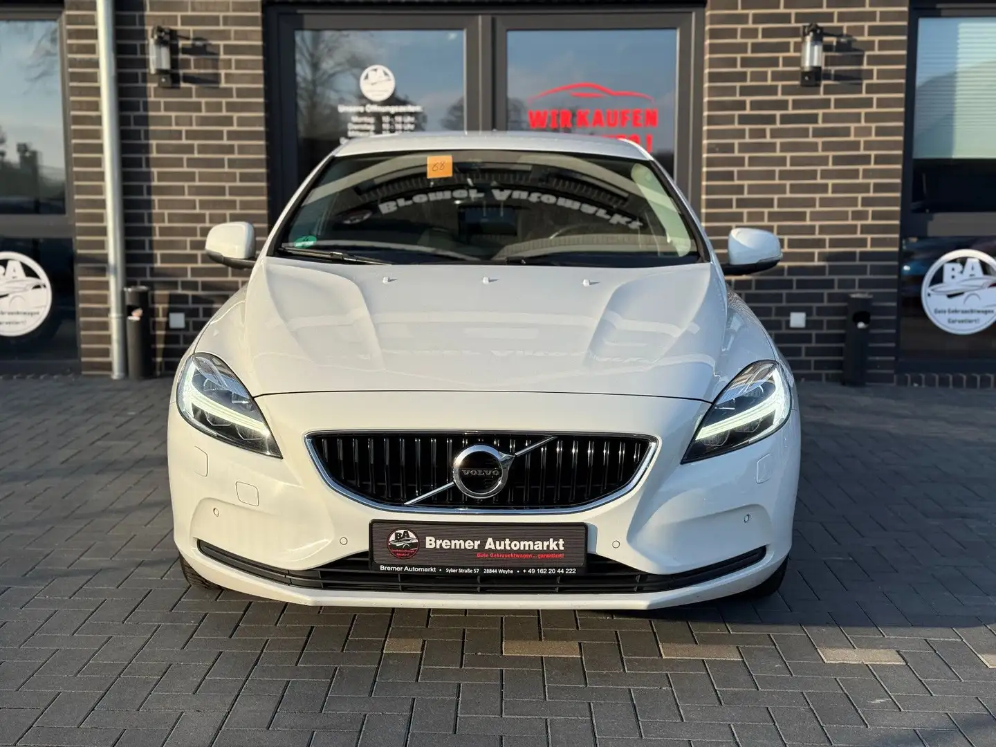 Volvo V40 Momentum*Automatik*Navi*Kam*PDC*SHZ*LED* Weiß - 2