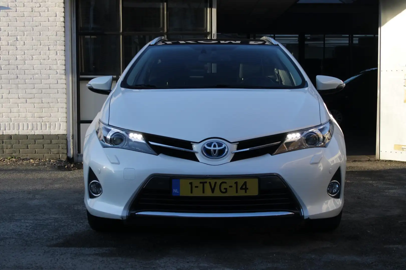 Toyota Auris Touring Sports 1.8 Hybrid Lease+ | Airco | Elec ra Wit - 2