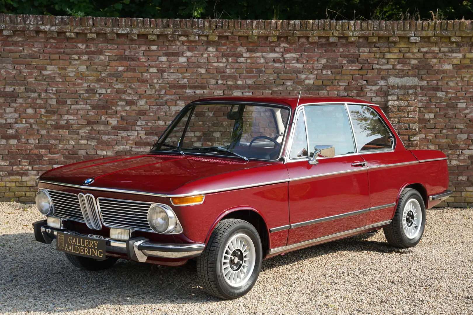 BMW 1602 "5-speed from factory" Restored and rebuilt i Rood - 1