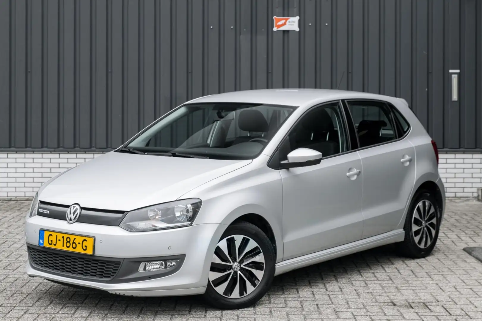 Volkswagen Polo 1.0 BlueMotion*5-Deurs*Airco* Plateado - 1