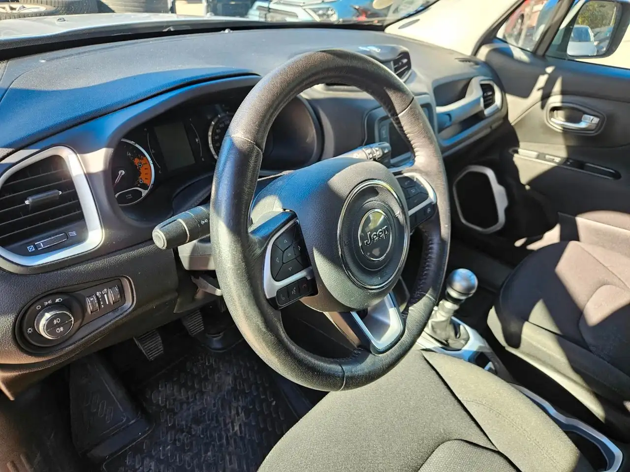 JEEP RENEGADE LONGITUDE 4WD - 140 ch - 120 699KMS - VOLANT EN CUIR