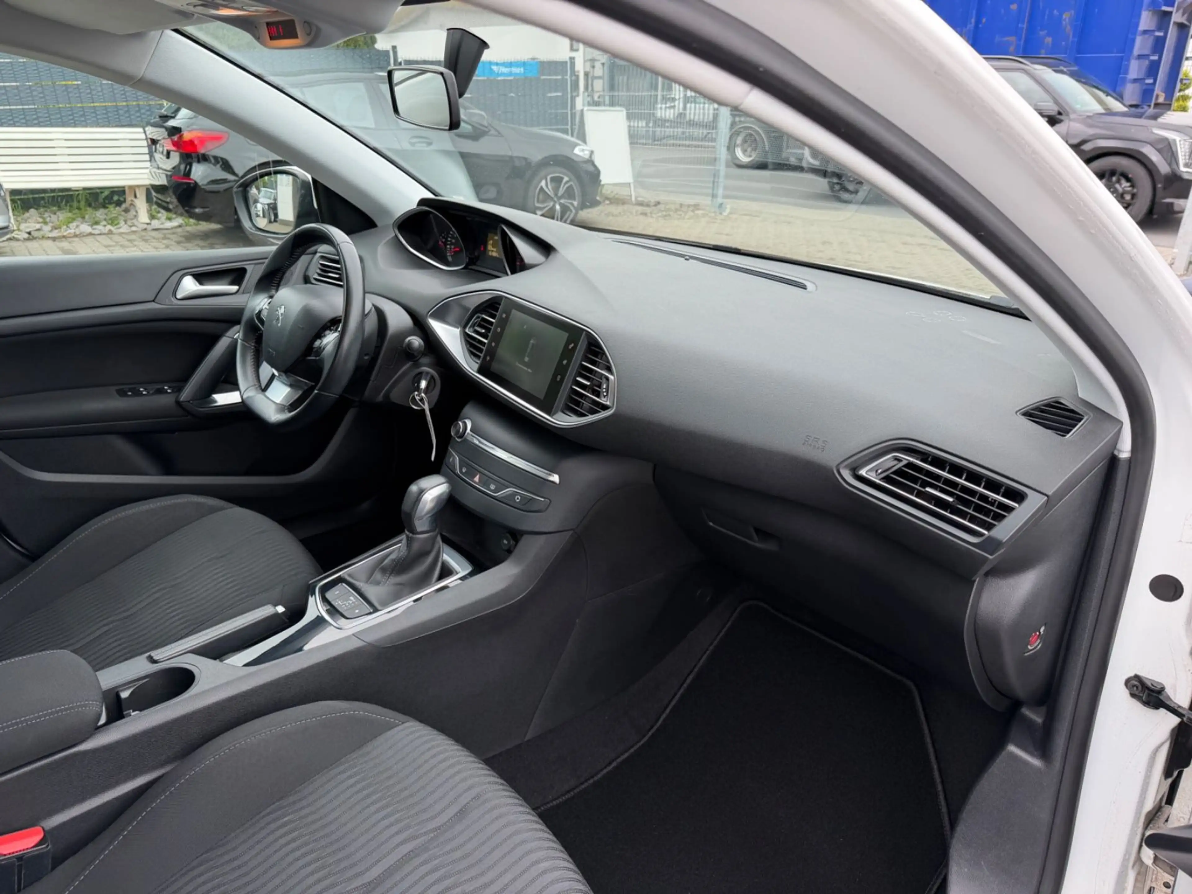 Peugeot 308 SW Active 1.2 e-THP Navi Tempomat Automatik — photo 13