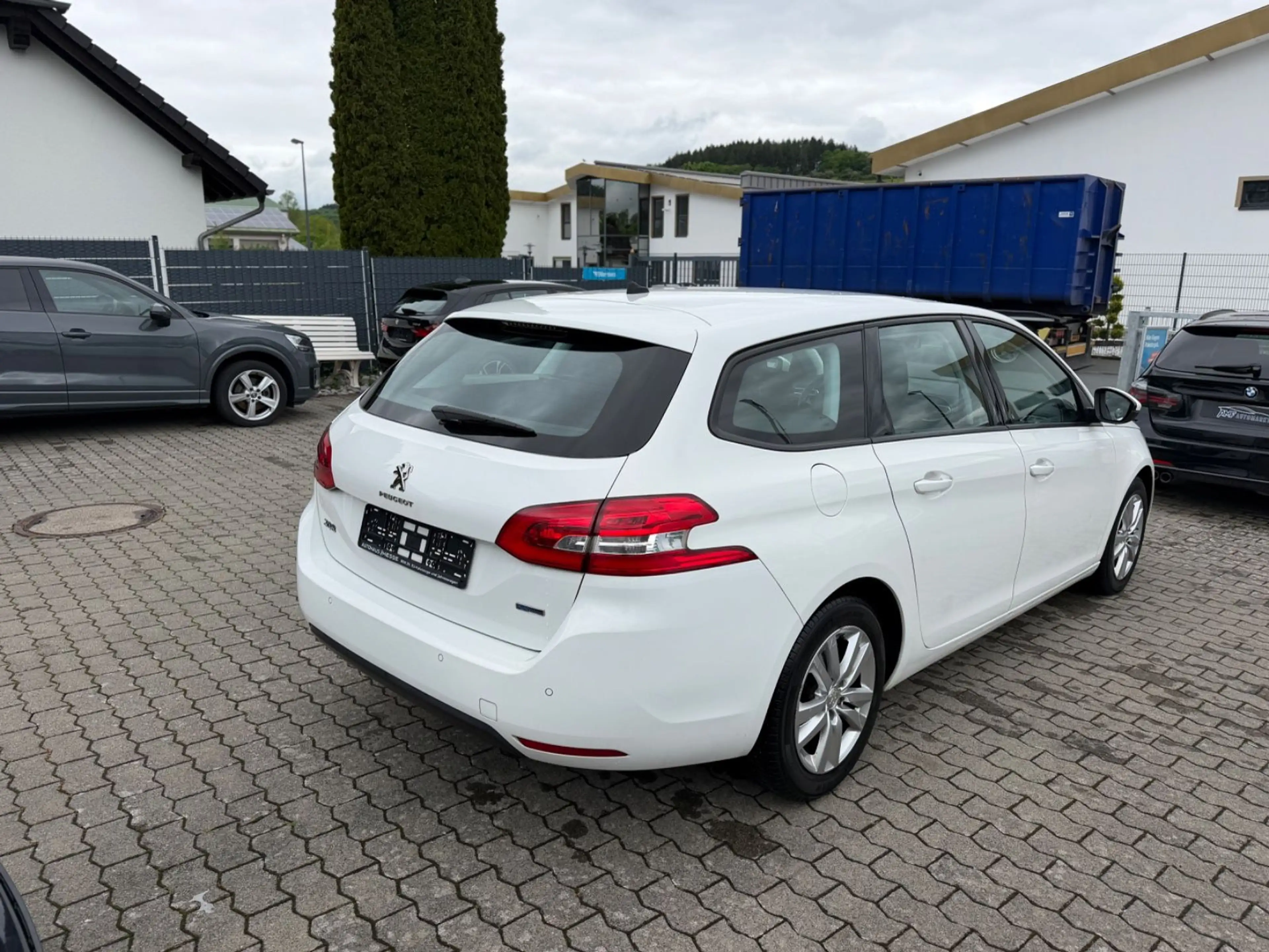 Peugeot 308 SW Active 1.2 e-THP Navi Tempomat Automatik — photo 6