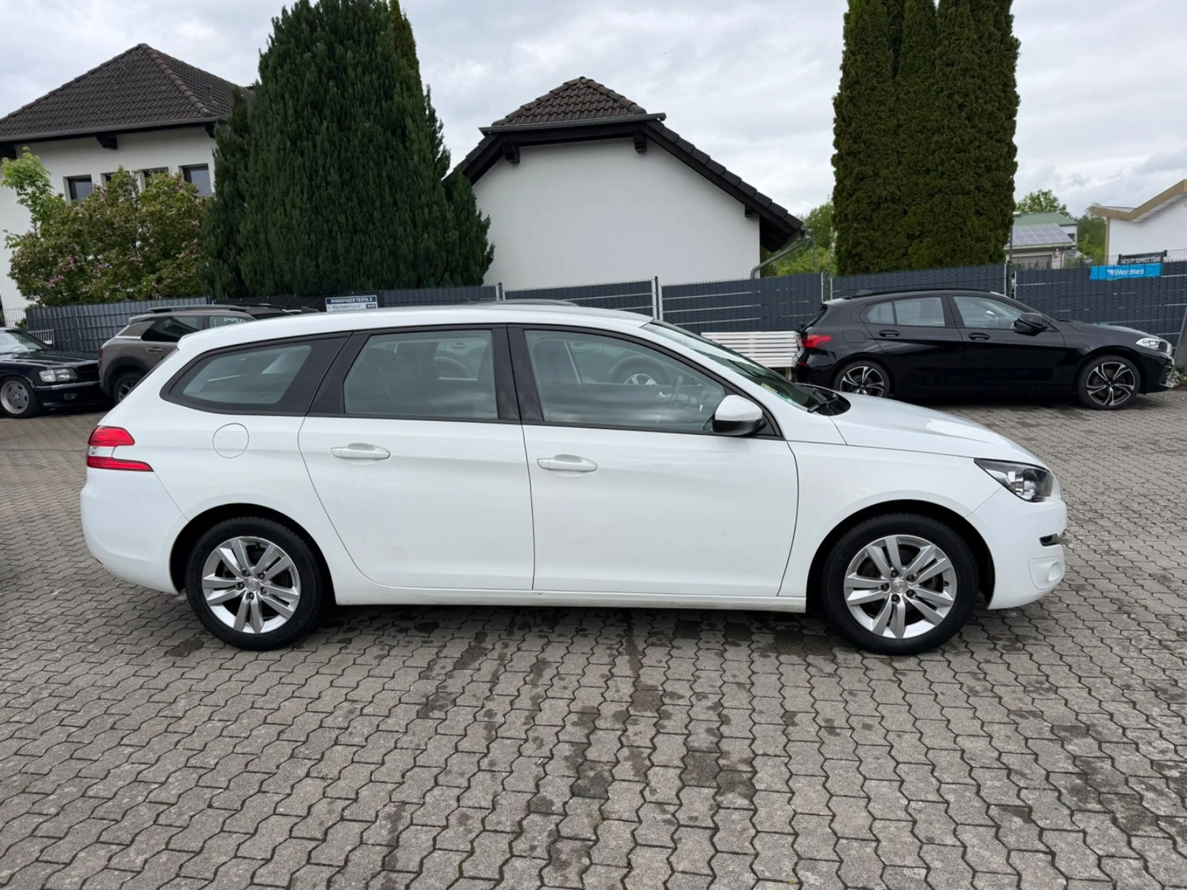 Peugeot 308 SW Active 1.2 e-THP Navi Tempomat Automatik — photo 4