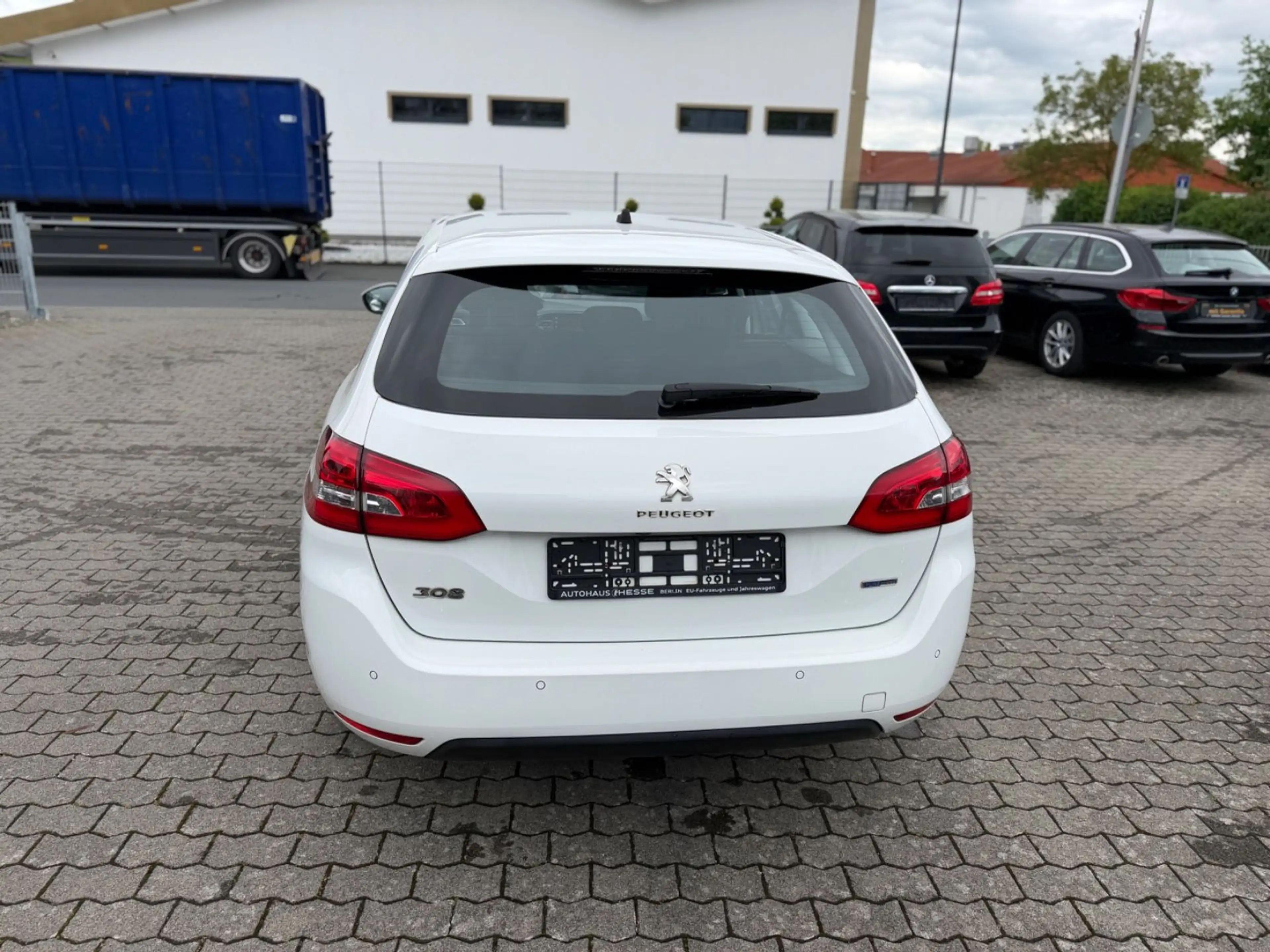 Peugeot 308 SW Active 1.2 e-THP Navi Tempomat Automatik — photo 8