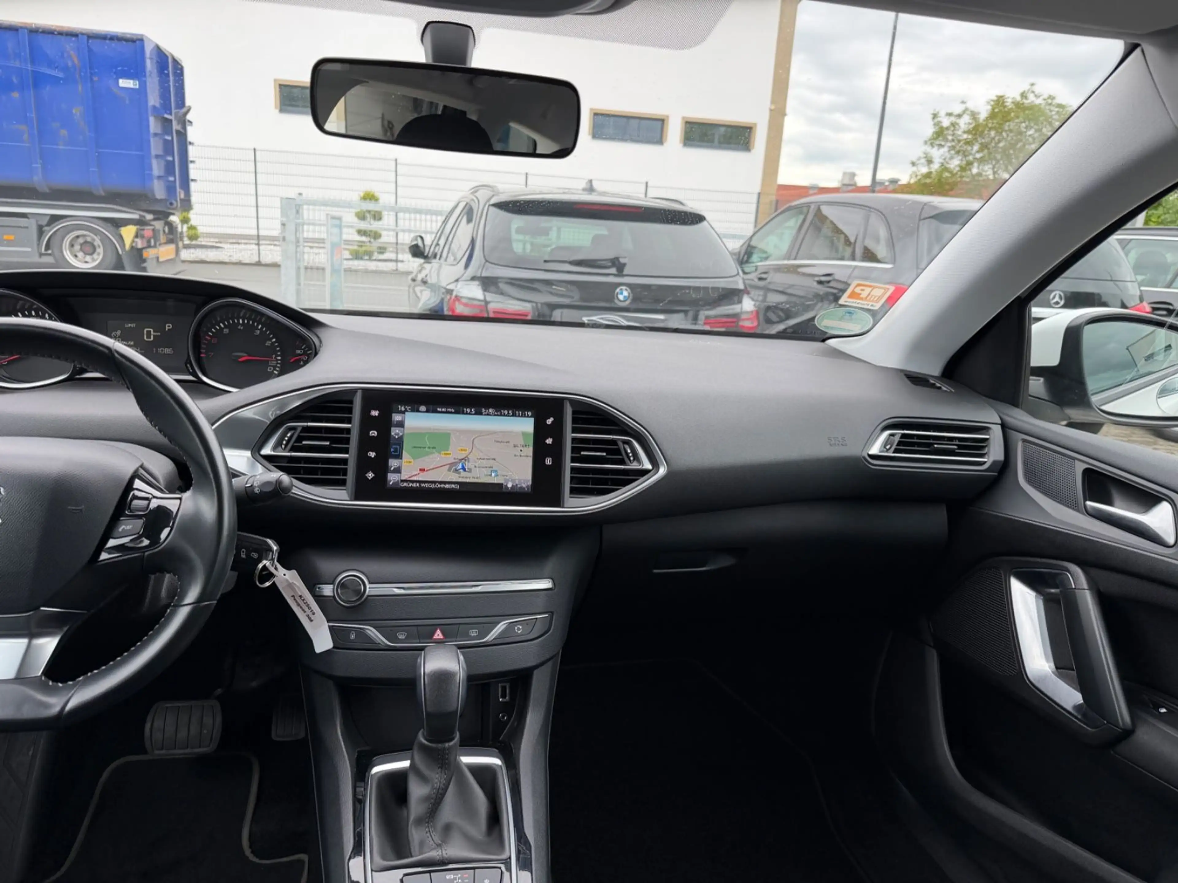 Peugeot 308 SW Active 1.2 e-THP Navi Tempomat Automatik — photo 14
