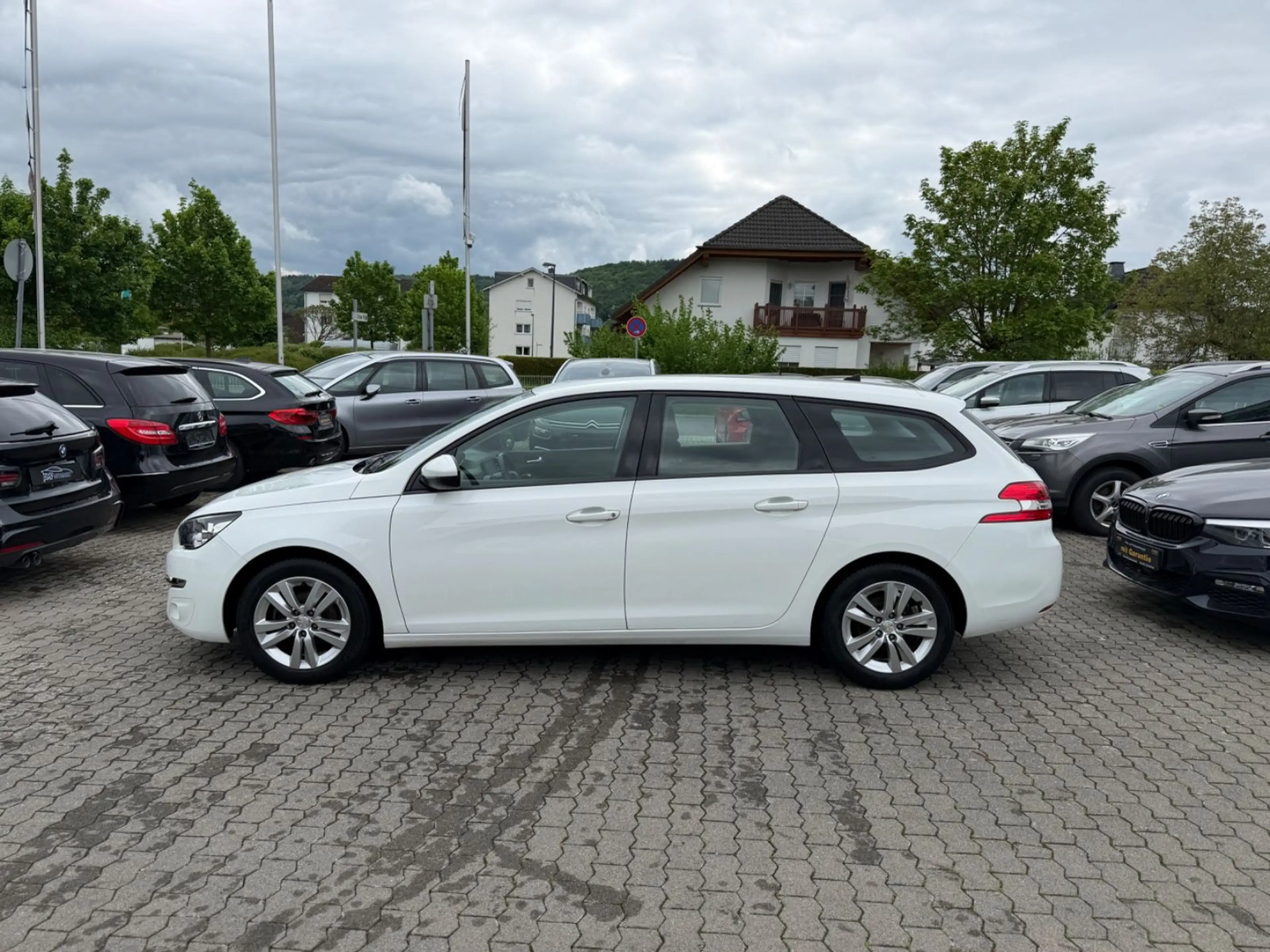 Peugeot 308 SW Active 1.2 e-THP Navi Tempomat Automatik — photo 3