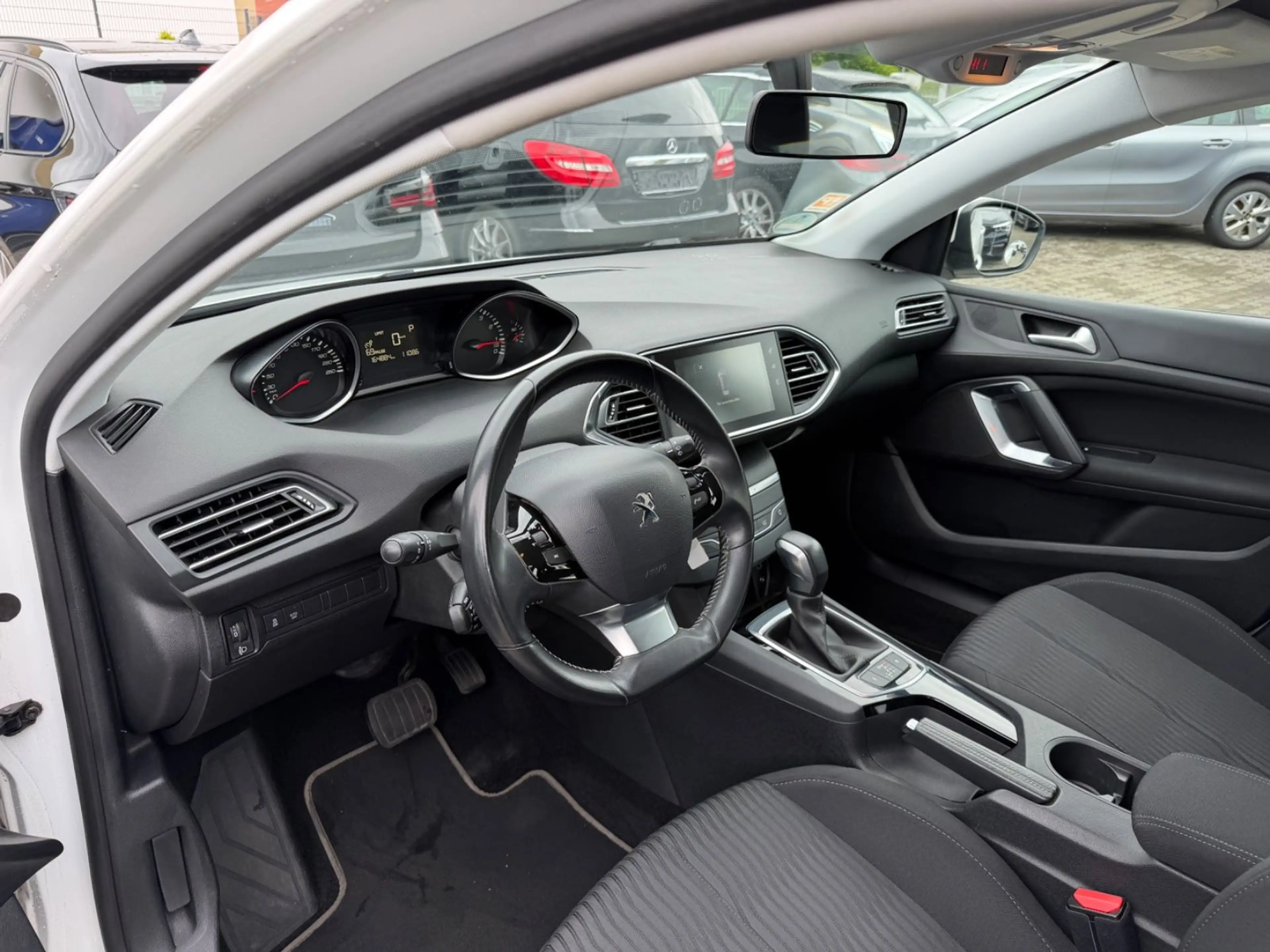 Peugeot 308 SW Active 1.2 e-THP Navi Tempomat Automatik — photo 10