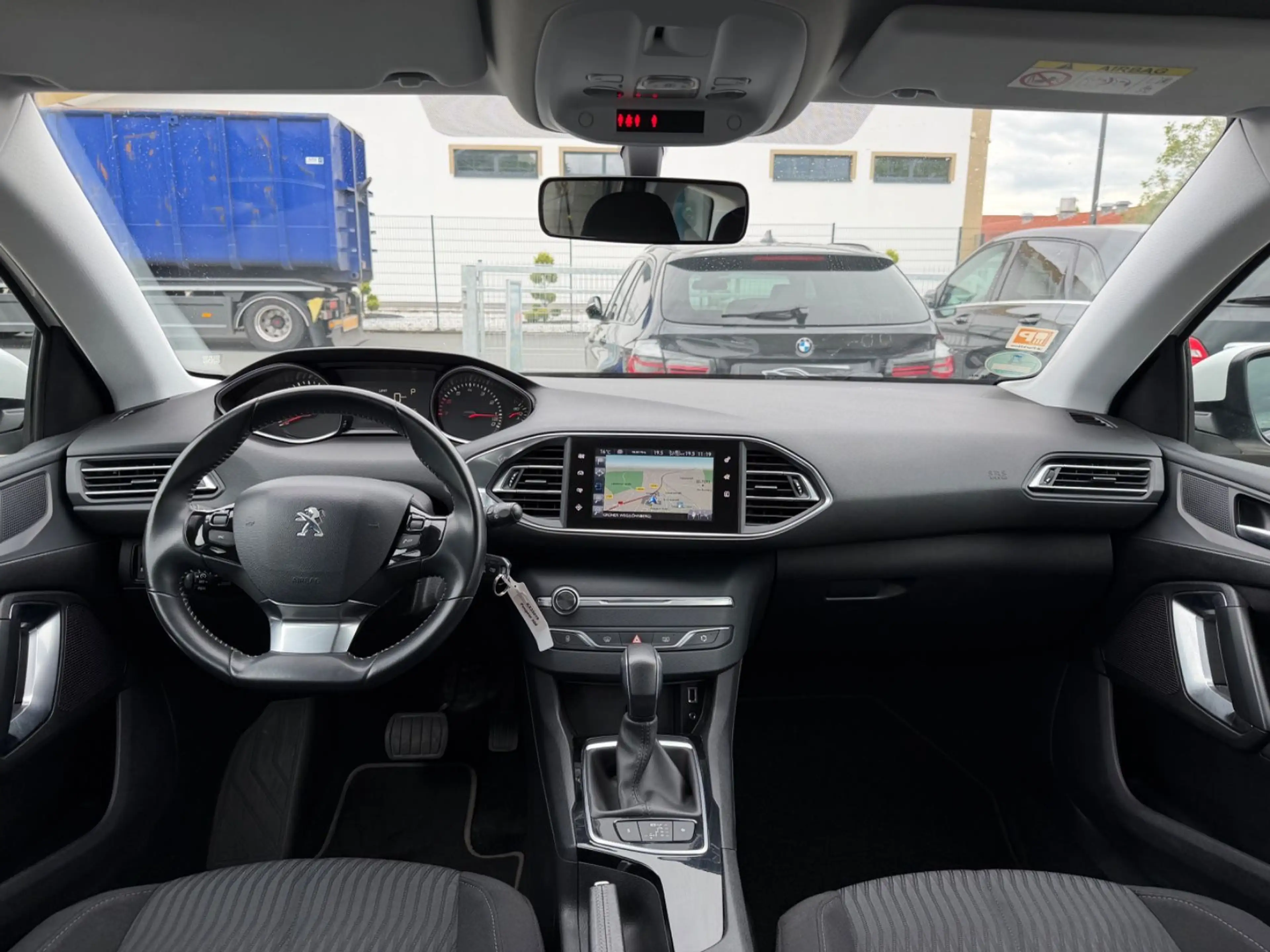 Peugeot 308 SW Active 1.2 e-THP Navi Tempomat Automatik — photo 12
