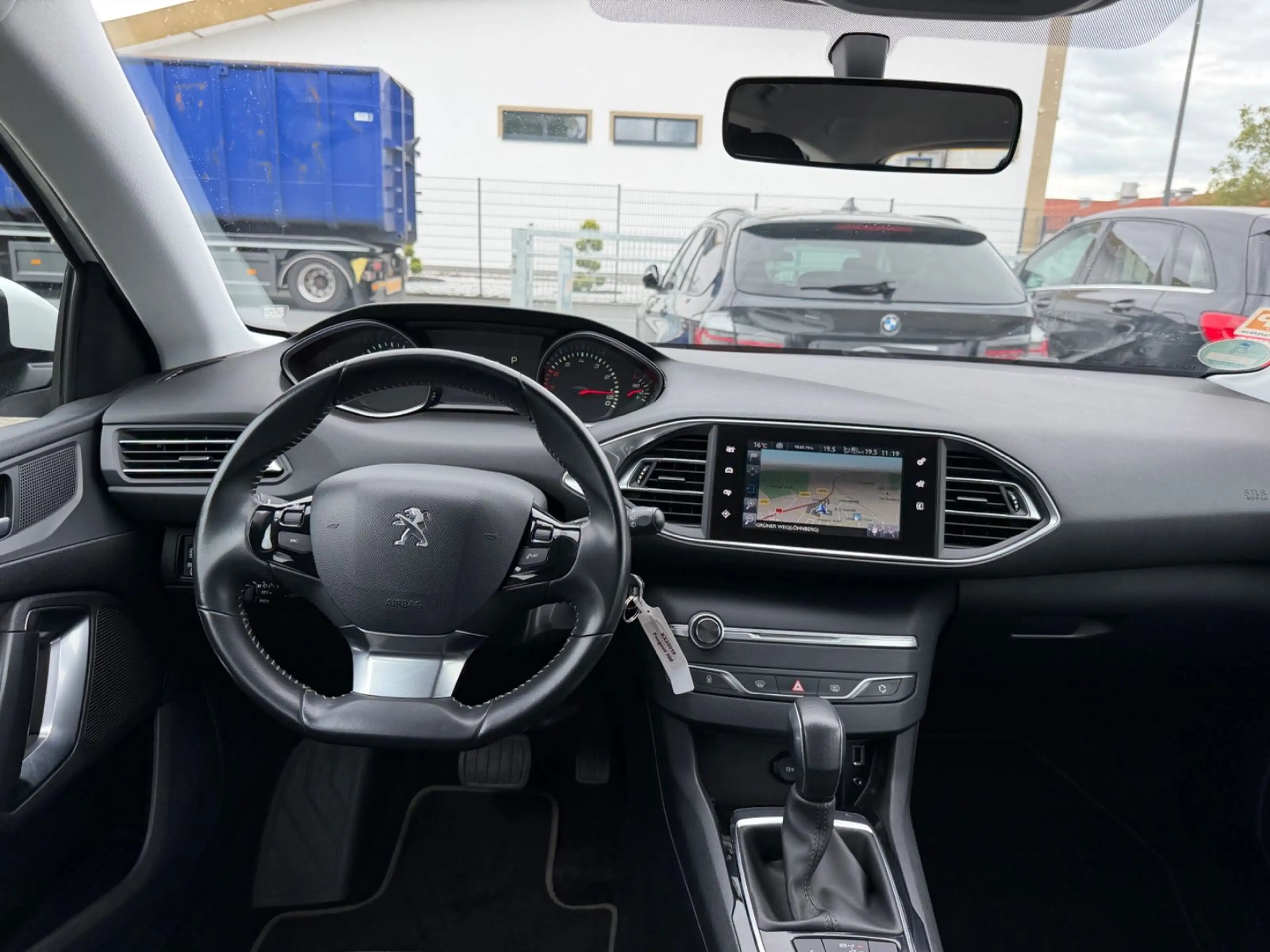 Peugeot 308 SW Active 1.2 e-THP Navi Tempomat Automatik — photo 11