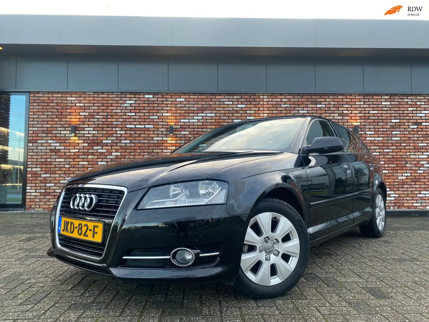 Audi A3 Sportback 1.2 TFSI Ambiente Cruise Clima 130000km Zwart - 1