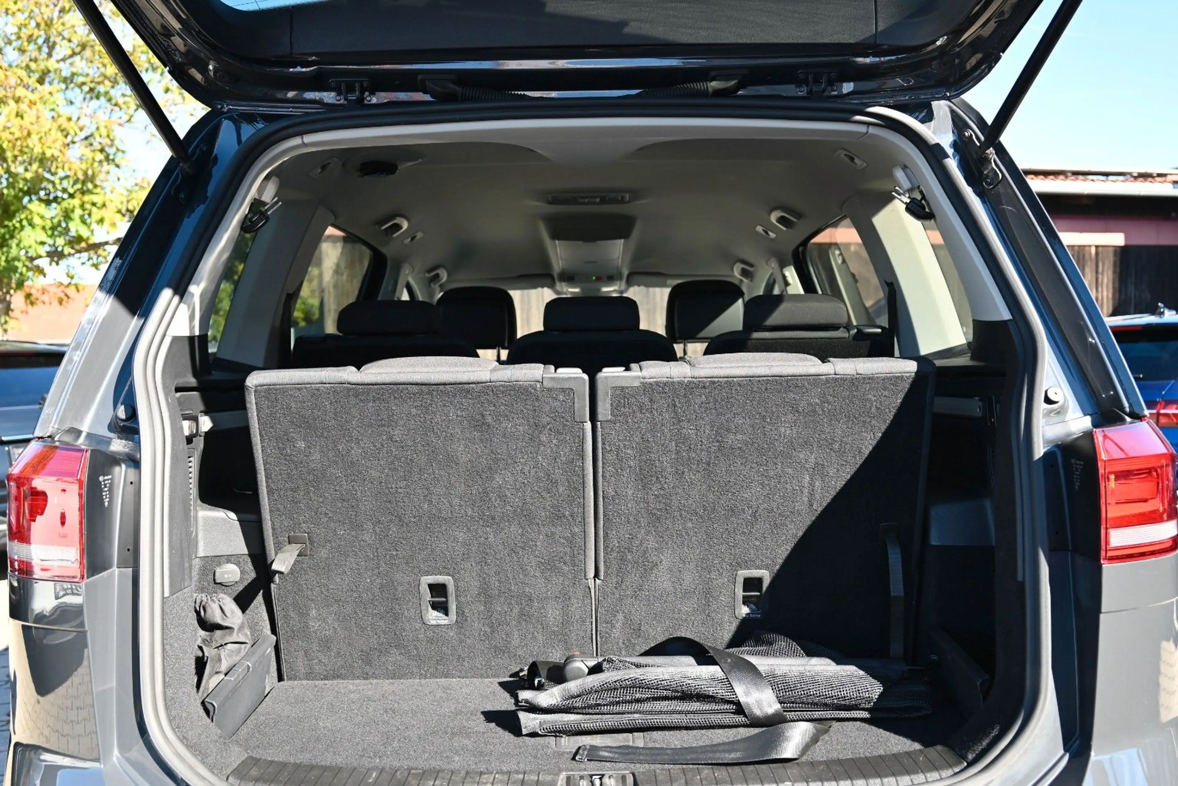 Volkswagen Touran Comfortline/7Sitze/AHK/ACC/Virtual/Kamera — photo 9
