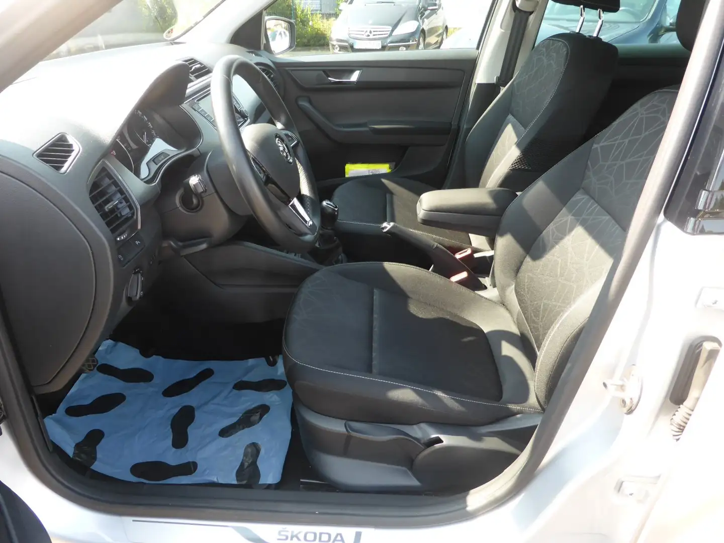 Skoda Fabia 1.0 MPI Green tec S&S Clever Navi/SmartLink/ACC/SH Silber - 2