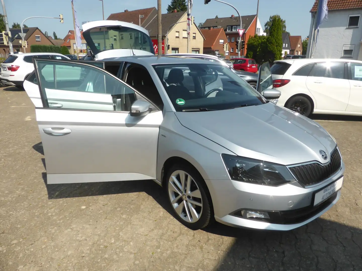 Skoda Fabia 1.0 MPI Green tec S&S Clever Navi/SmartLink/ACC/SH Silber - 1