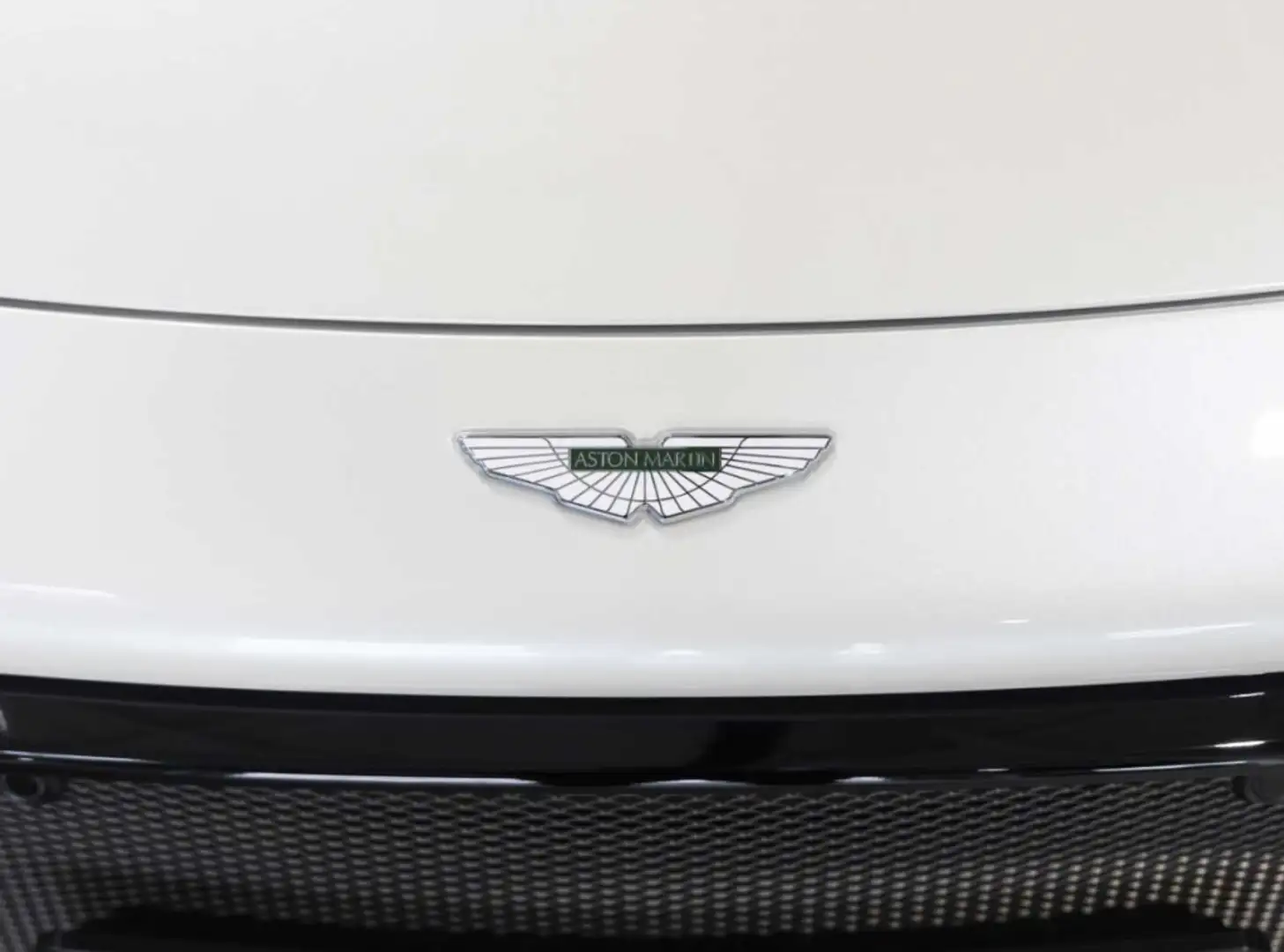Aston Martin Vantage Bílá - 1