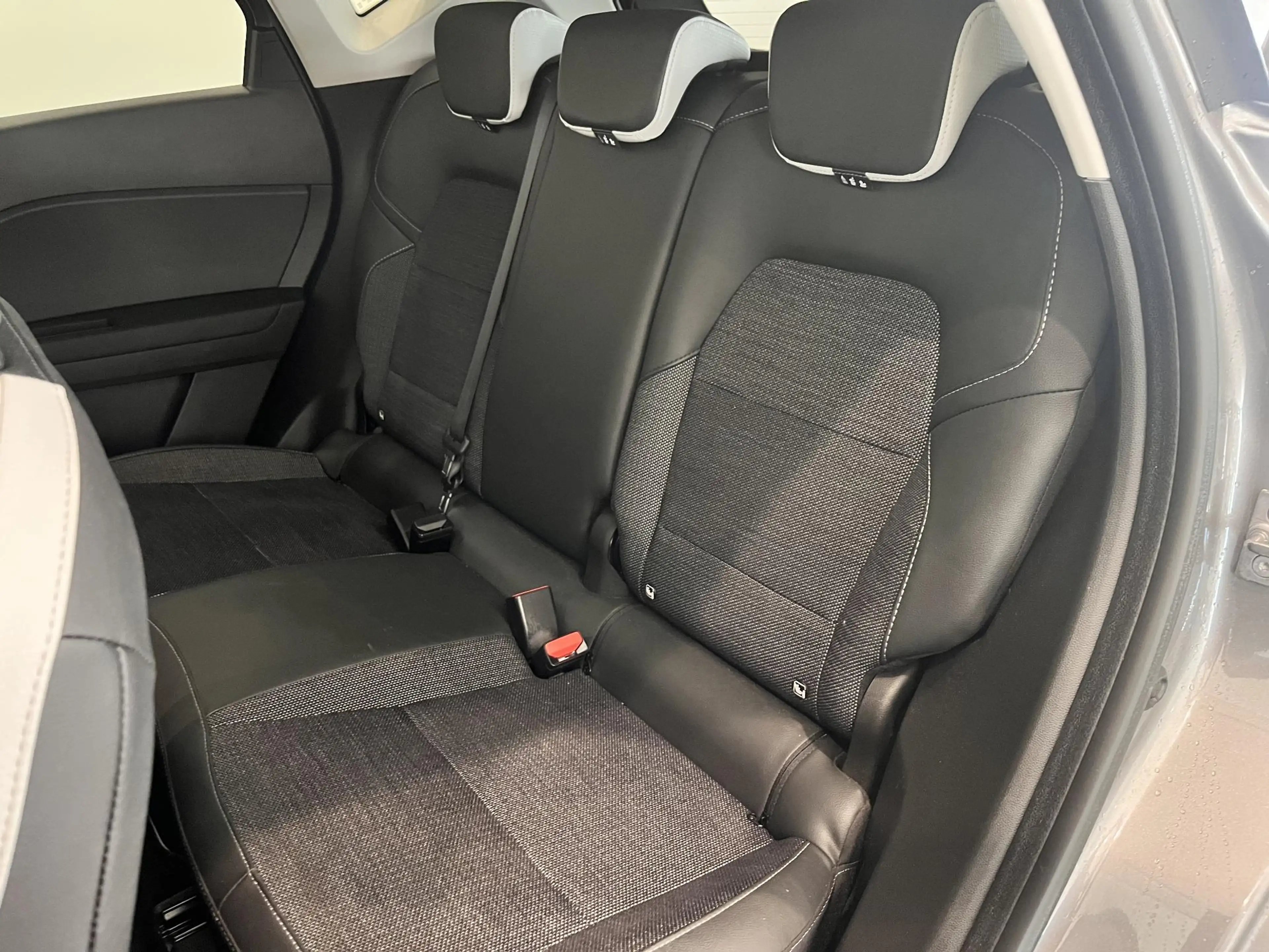 Renault Captur 1.3 TCe 140 Techno | Automaat | Stoel- & Stuurverw — photo 8