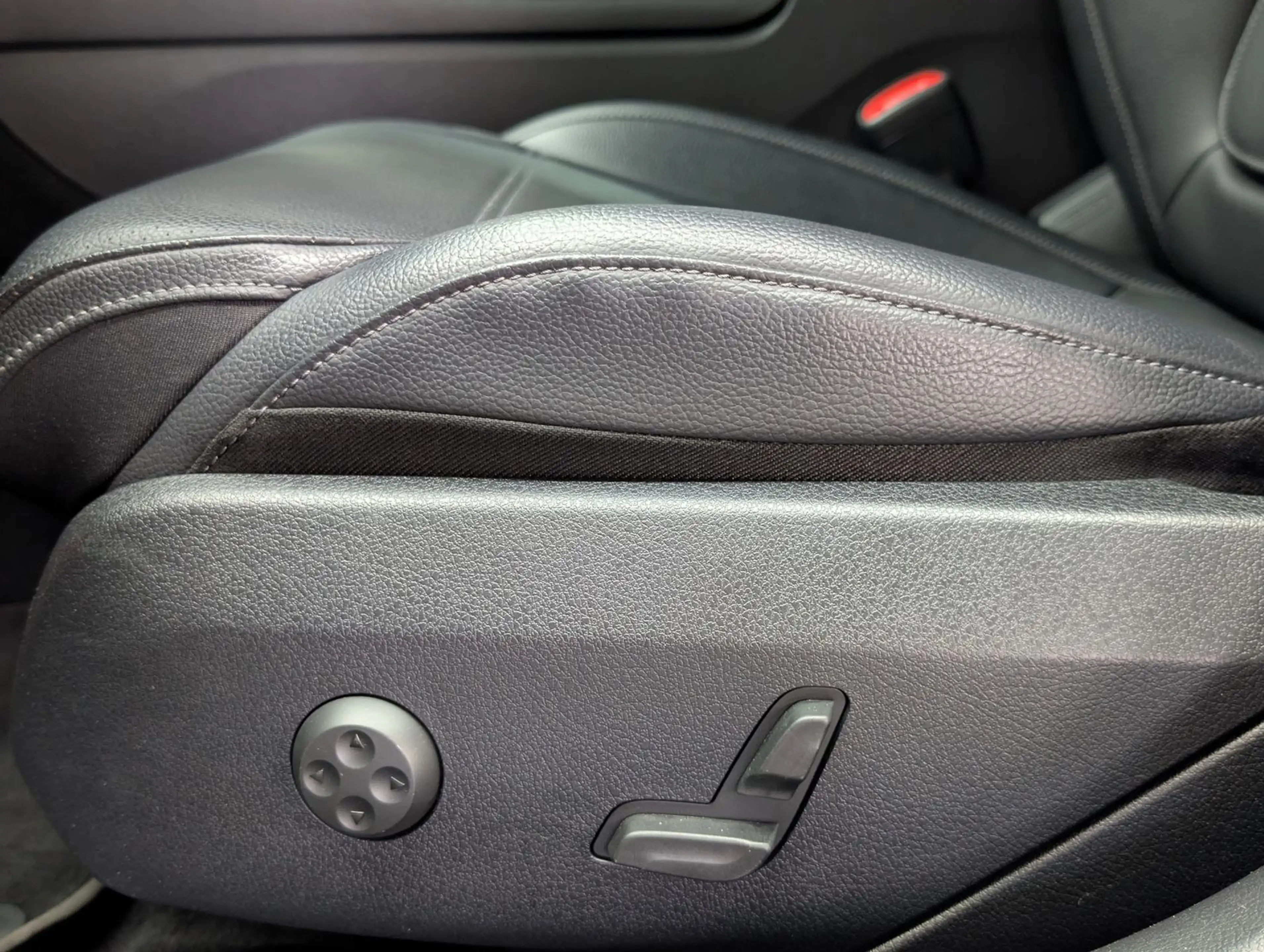 Mercedes-Benz C 200 d Avantgarde MBUX LED KAM BURMESTER LEDER — photo 12