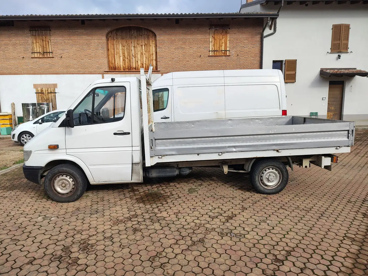 Mercedes-Benz 308 - 2