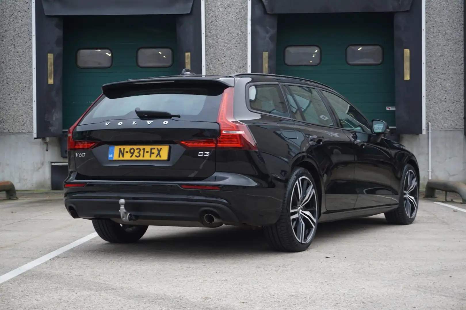 Volvo V60 2.0 B3 163pk Momentum Advantage | Trekhaak Wegklap Noir - 2