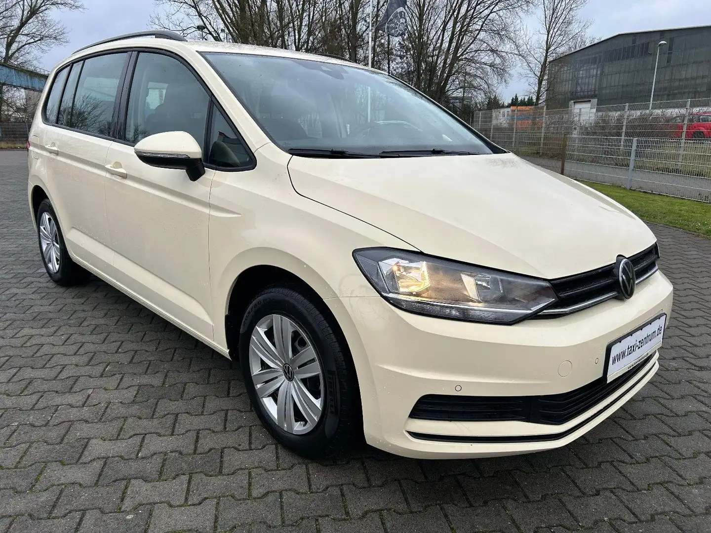 Volkswagen Touran Taxi 7-Sitze PDC NEU LEDER DSG Automatik Beige - 2