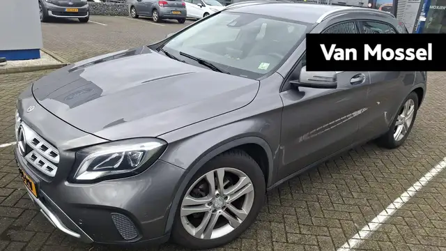 Mercedes-Benz GLA 180 Premium | Camera | Stoelverwarming | Trekhaak | Na
