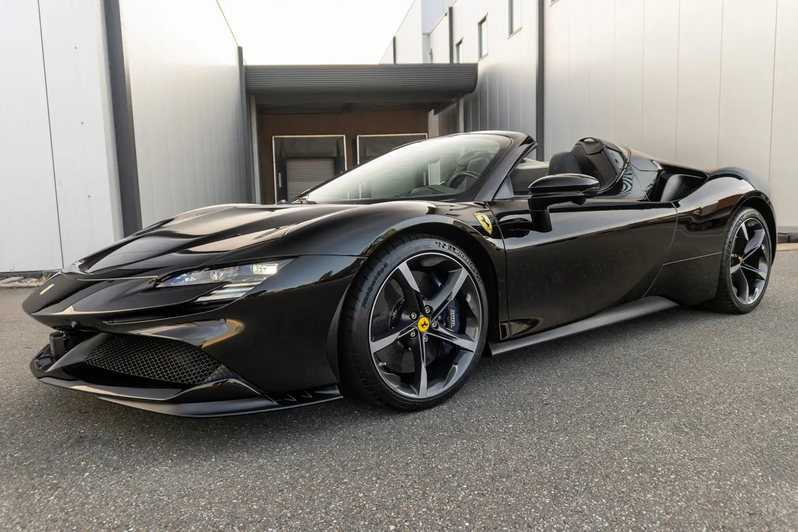 Ferrari SF90 Spider V8 - Orig NL - Nero Stellato Negru - 2