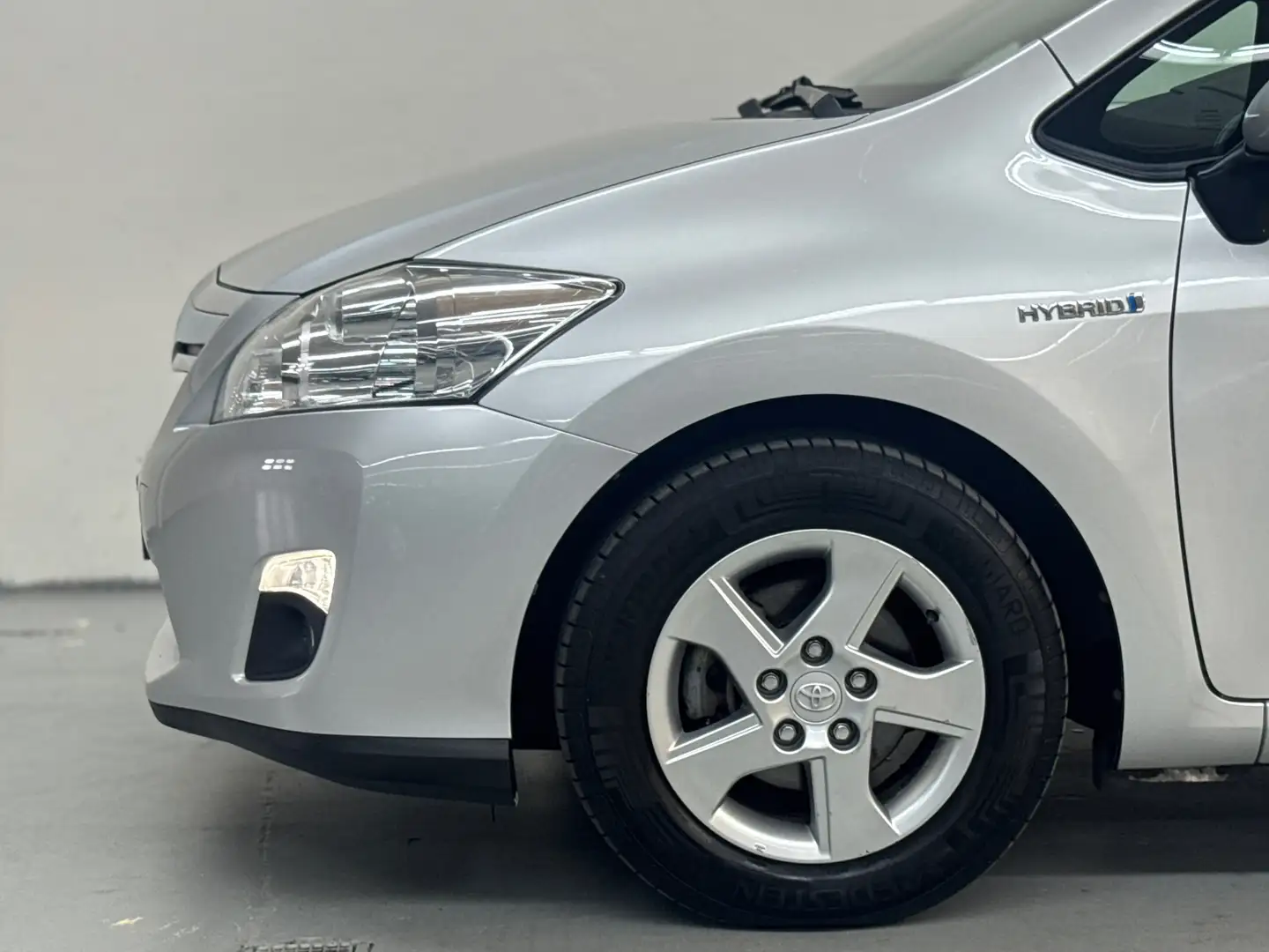 Toyota Auris 1.8 Full Hybrid Business Navi Camera Nieuw Apk Grijs - 2