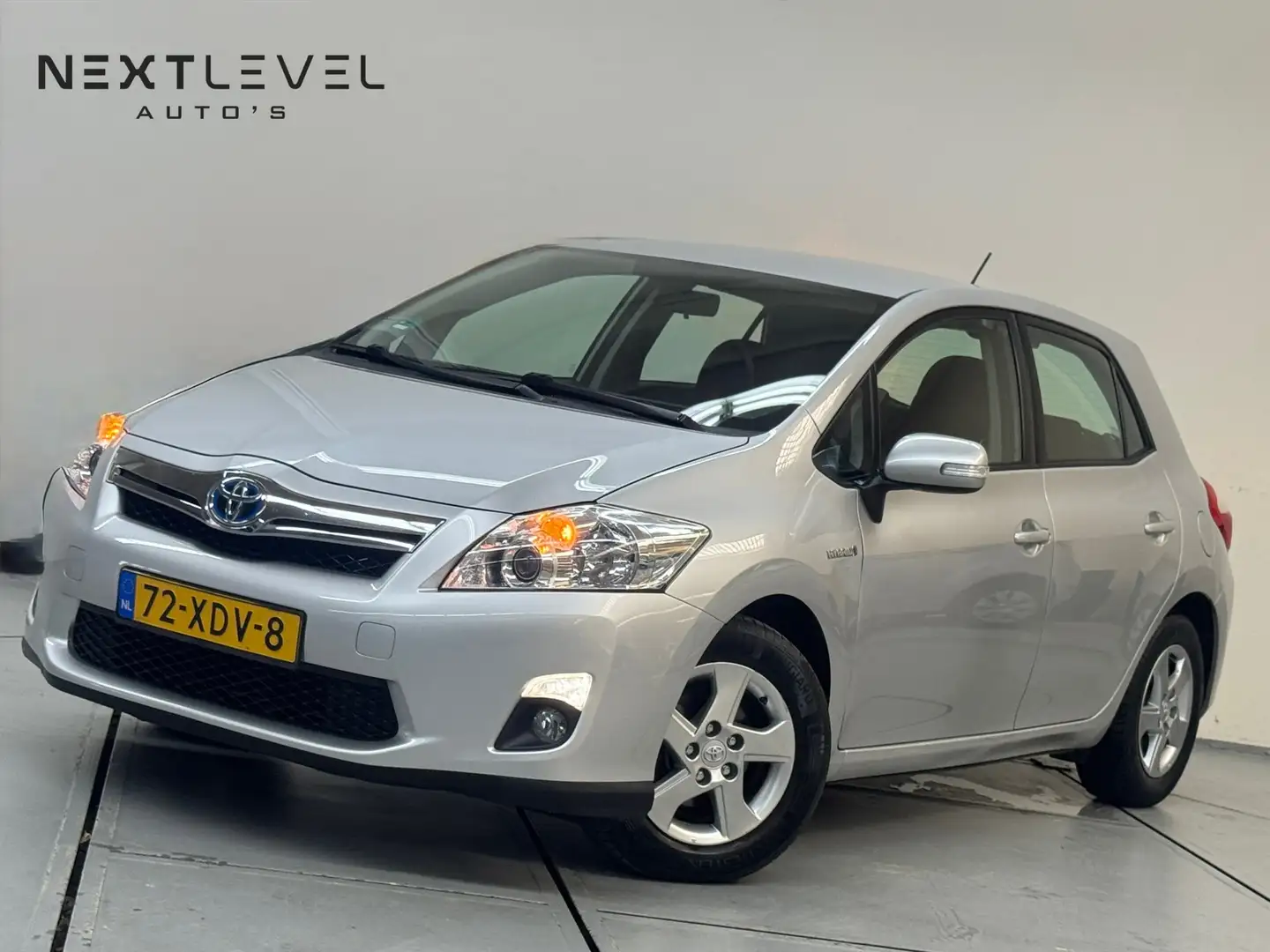 Toyota Auris 1.8 Full Hybrid Business Navi Camera Nieuw Apk Grijs - 1