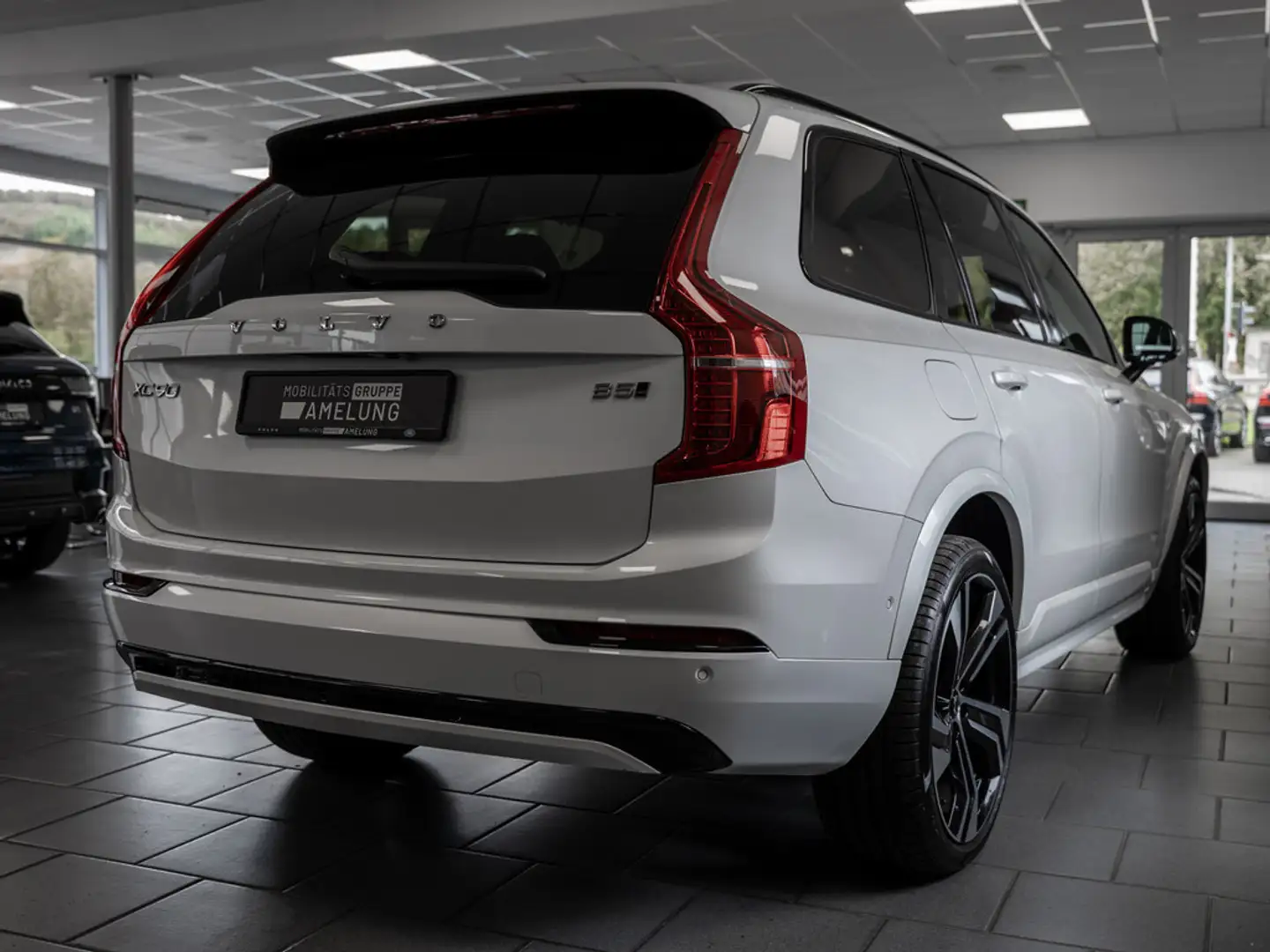Volvo XC90 B5 D AWD Plus Dark PANO 360° 7-SITZER Weiß - 2