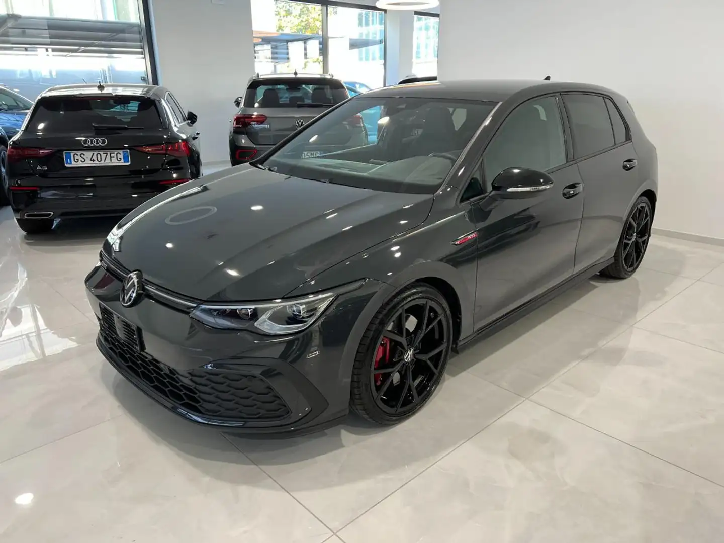 Volkswagen Golf 2.0 GTI Tsi DSG Winter pack Cerchi "R" Grijs - 1