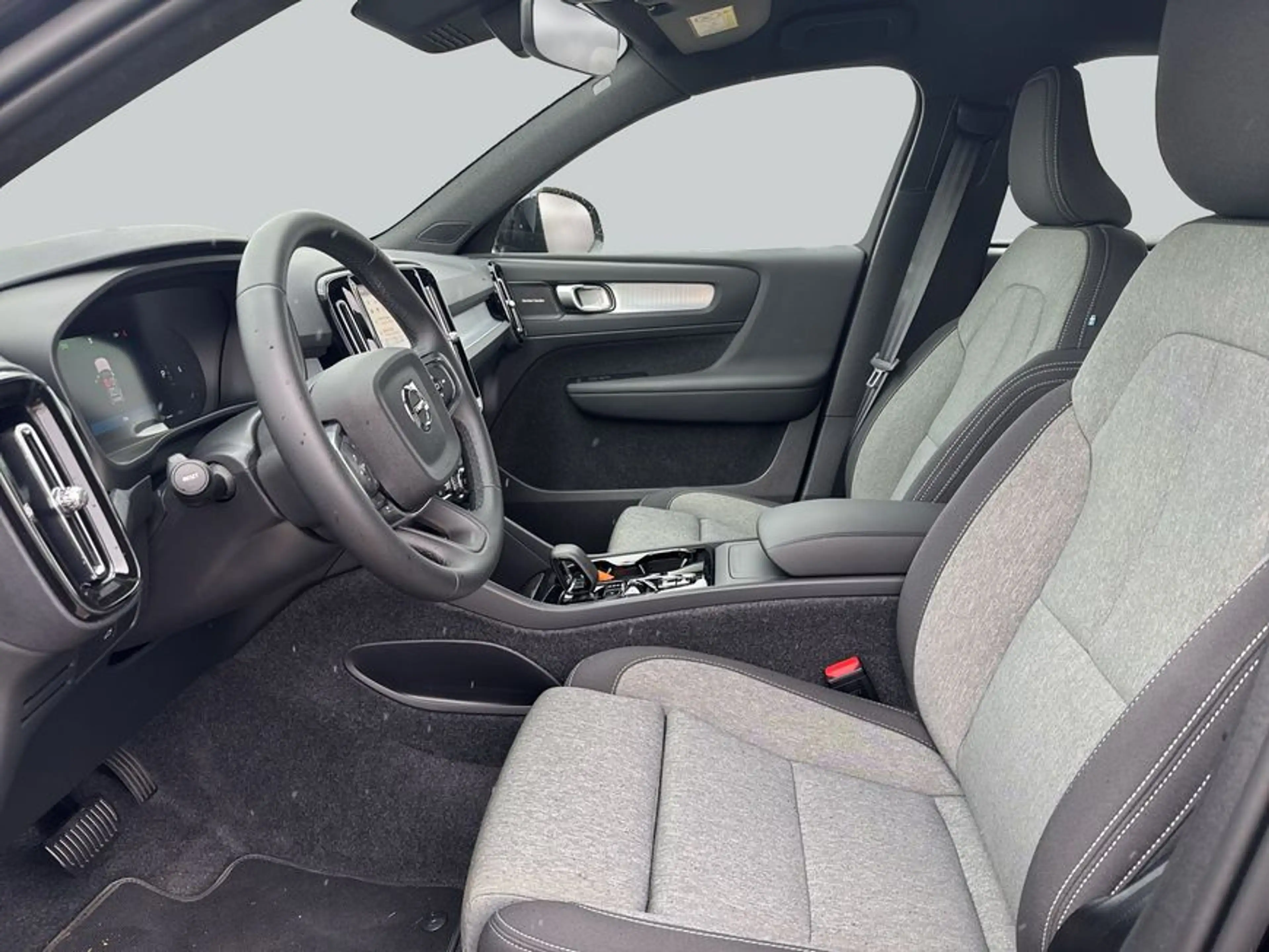 Volvo XC40 XC40 B3 B DKG Plus Black Edition — photo 9