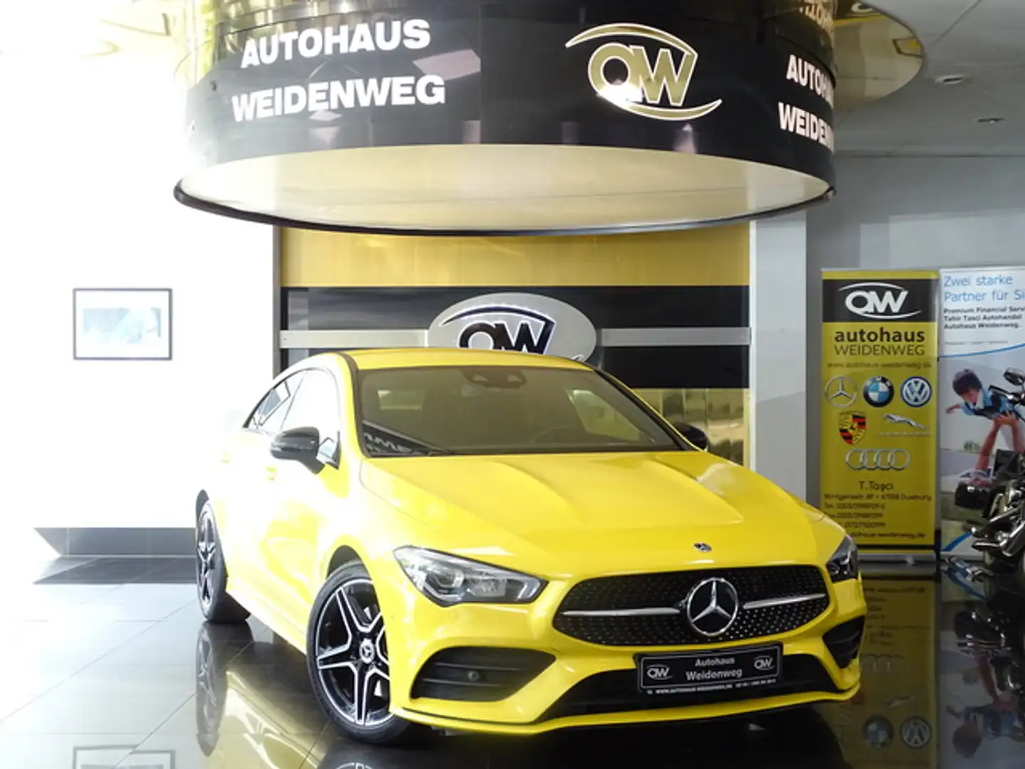 Mercedes-Benz CLA 220 d Coupe AMG Night.LED Leder Navi Cam PDC Jaune - 1