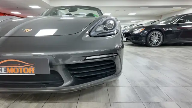 Porsche Boxster view 9