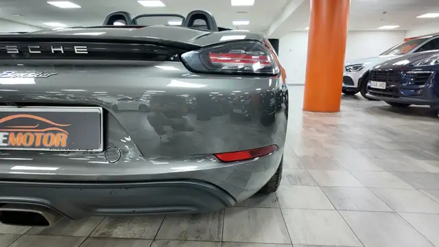 Porsche Boxster view 14