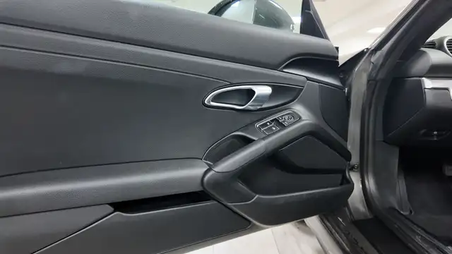 Porsche Boxster view 15