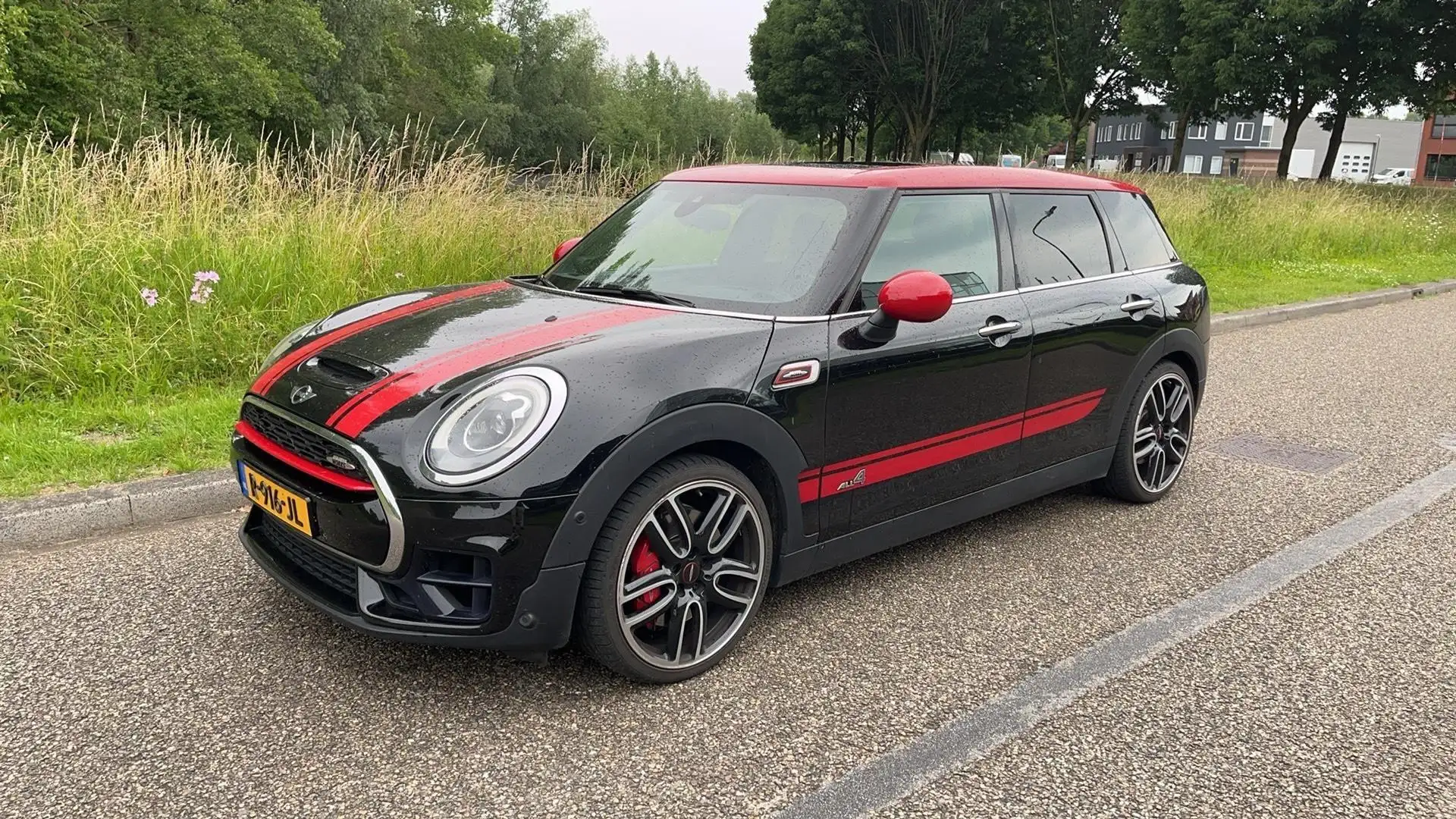 MINI John Cooper Works Clubman Mini 2.0 ALL4 Chili | 230pk | Panoramadak | Naviga Zwart - 1