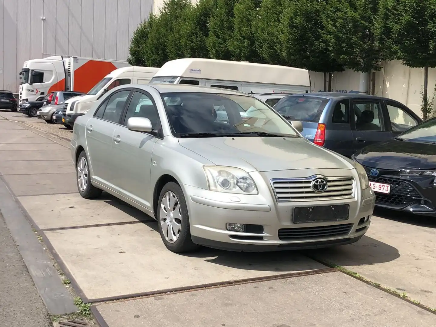 Toyota Avensis 1.8 SOL Gris - 1