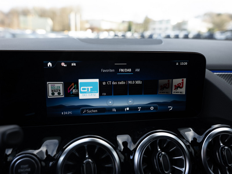 Mercedes-Benz GLA 200 AMG-Sport/MLB/360/Pano/AHK/Night/Distr — photo 12