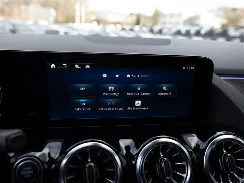 Mercedes-Benz GLA 200 AMG-Sport/MLB/360/Pano/AHK/Night/Distr — photo 14