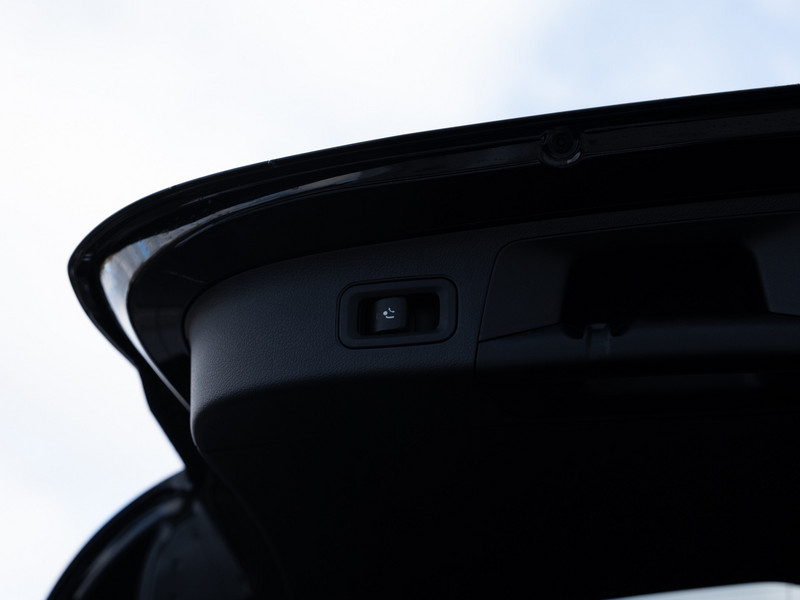 Mercedes-Benz GLA 200 AMG-Sport/MLB/360/Pano/AHK/Night/Distr — photo 9