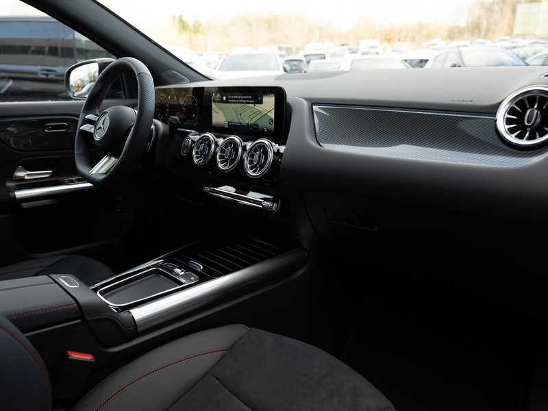 Mercedes-Benz GLA 200 AMG-Sport/MLB/360/Pano/AHK/Night/Distr — photo 3