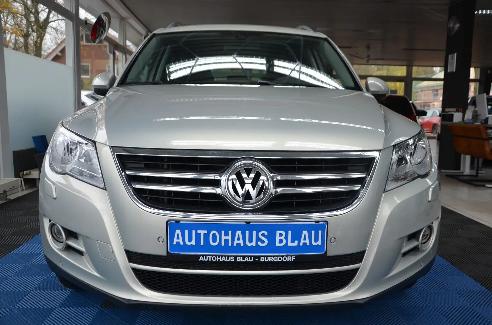 Volkswagen Tiguan 2.0 TDI Team *KLIMAAUTO*SITZHZG*2.HD!* Silber - 2