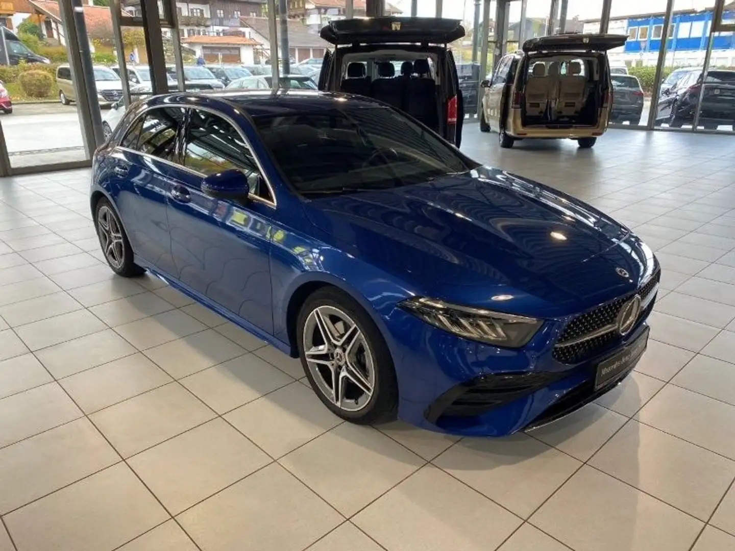 Mercedes-Benz A 200 AMG Line Adv+ AHK Totwinkel Winter Kamera Blau - 2