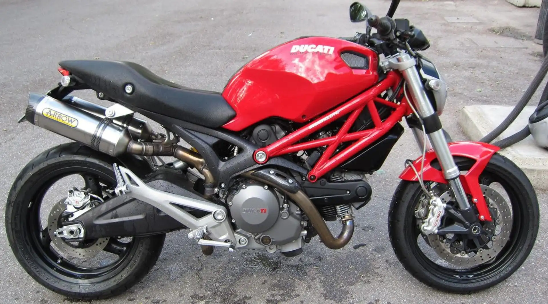 Ducati Monster 696 crvena - 1