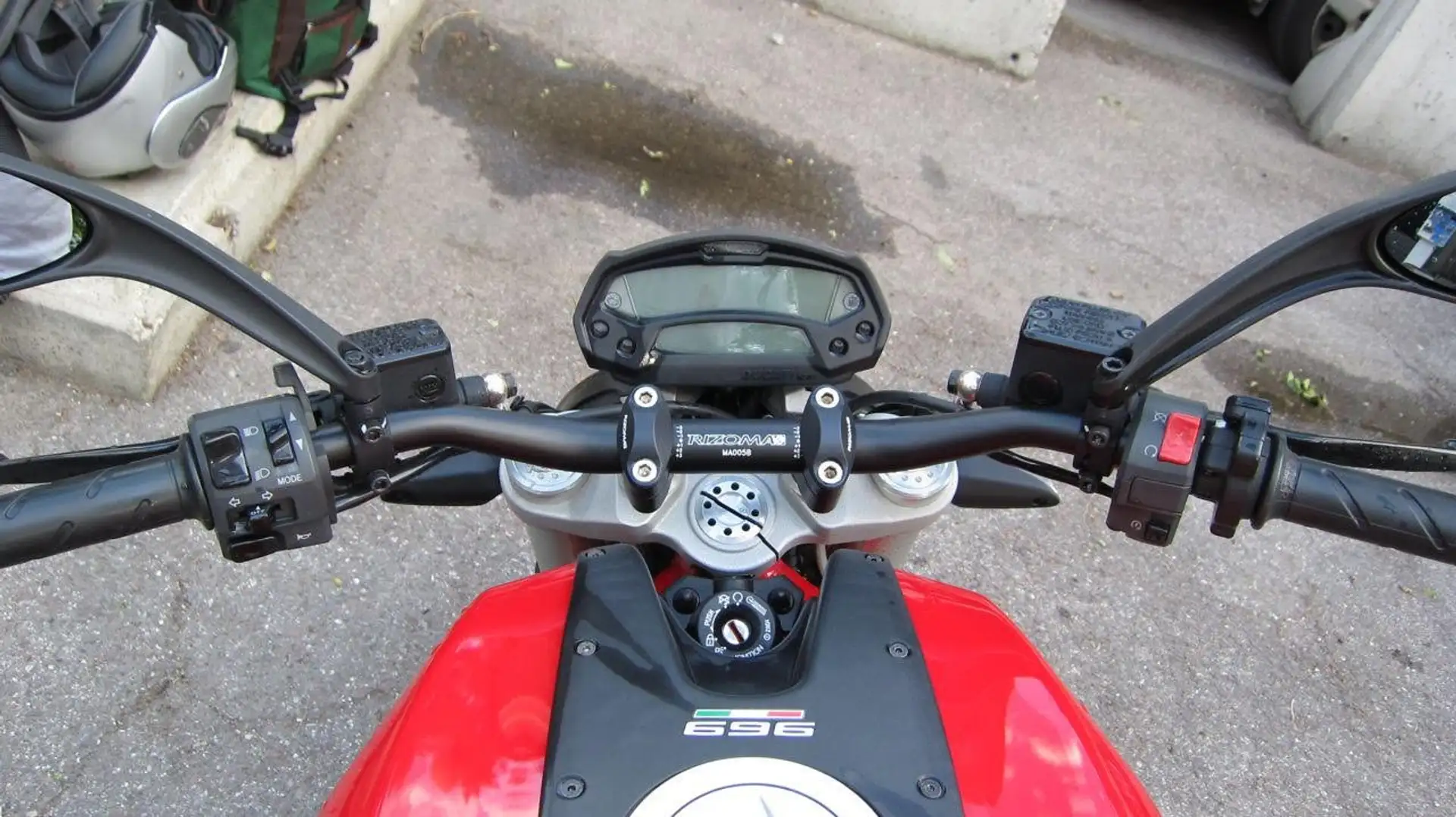 Ducati Monster 696 Roşu - 2