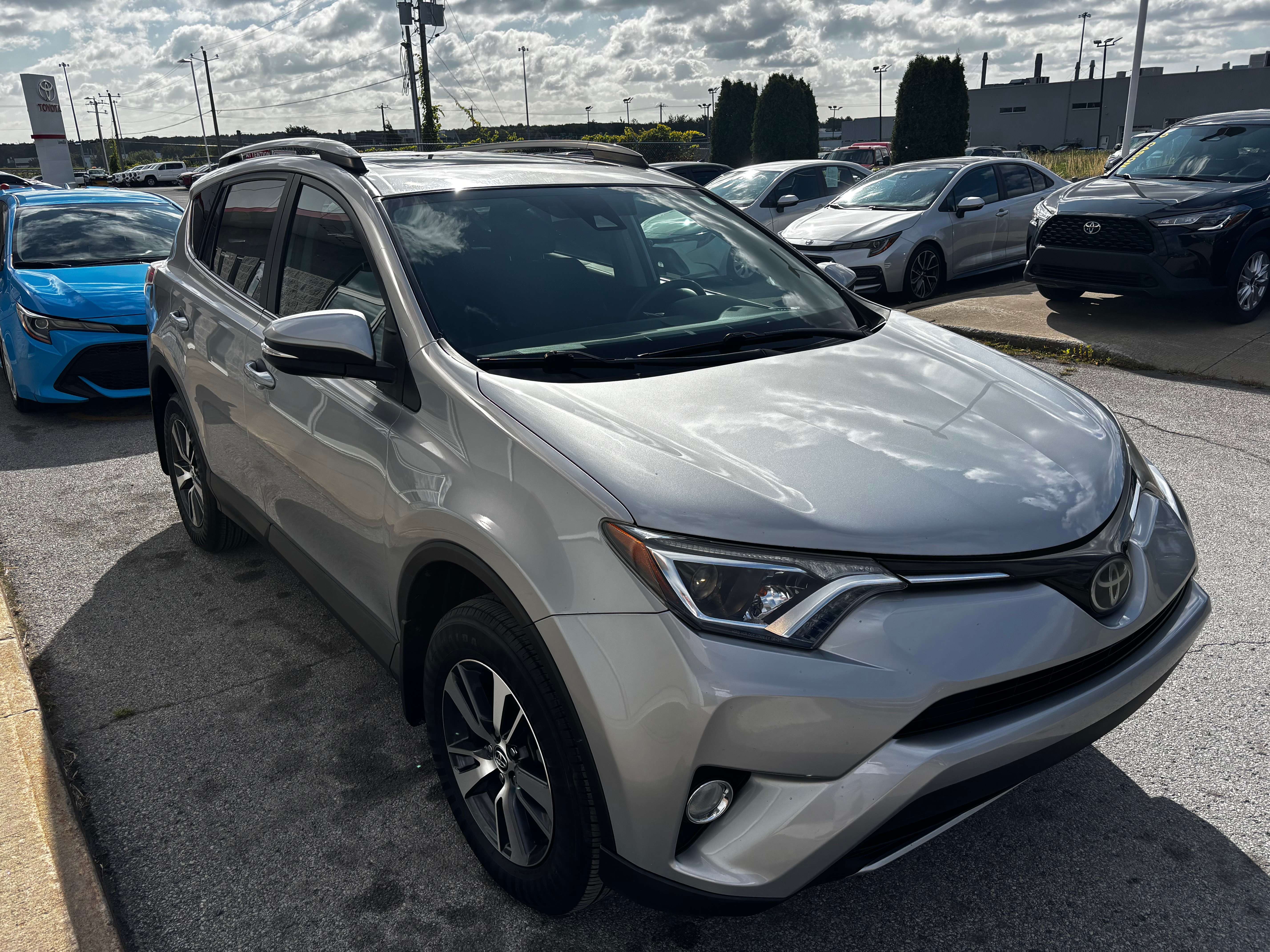 2017 Toyota RAV4 XLE — снимка 1