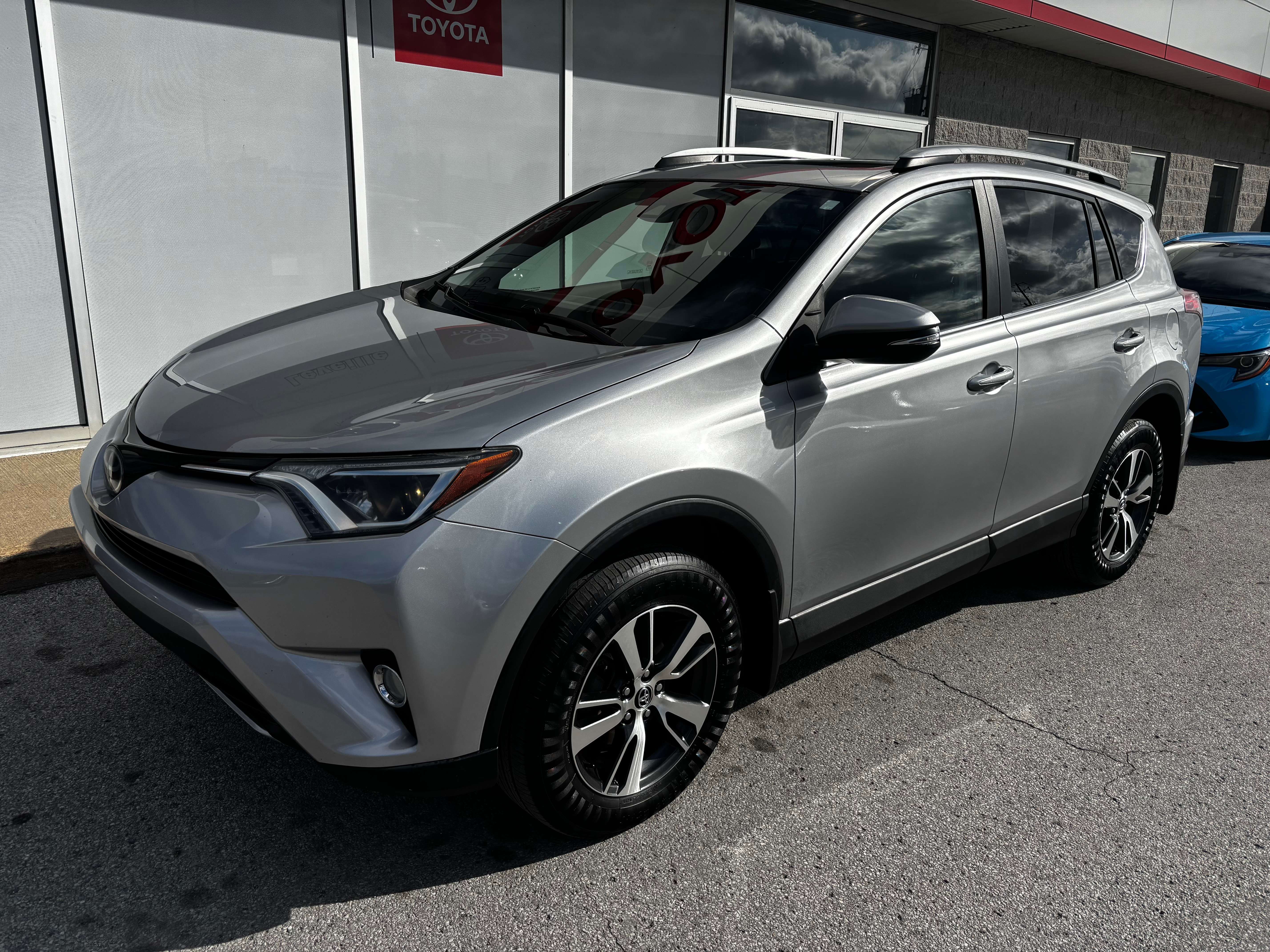 2017 Toyota RAV4 XLE — снимка 1